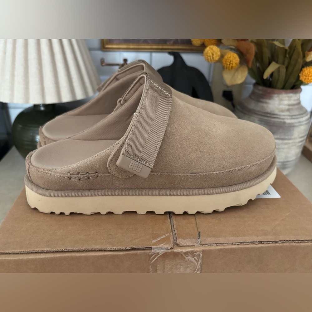 UGG Goldenstar Clogs! - Picture 4 of 8